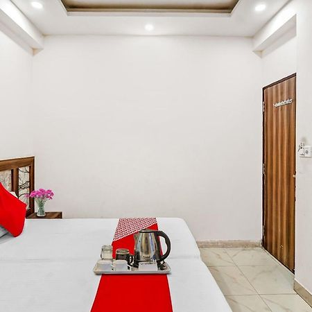 Oyo 88326 Hotel Cloud 9 Нью-Дели Экстерьер фото