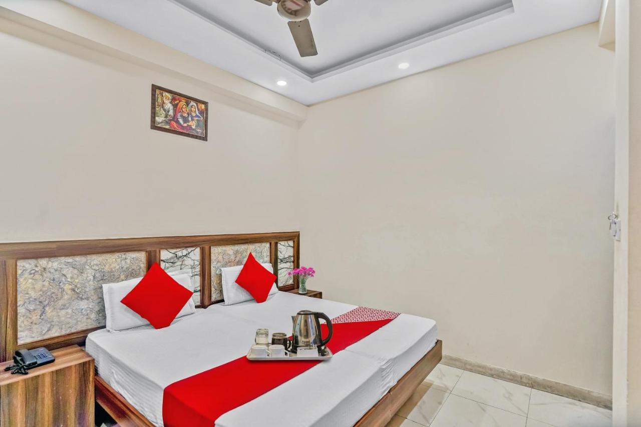 Oyo 88326 Hotel Cloud 9 Нью-Дели Экстерьер фото