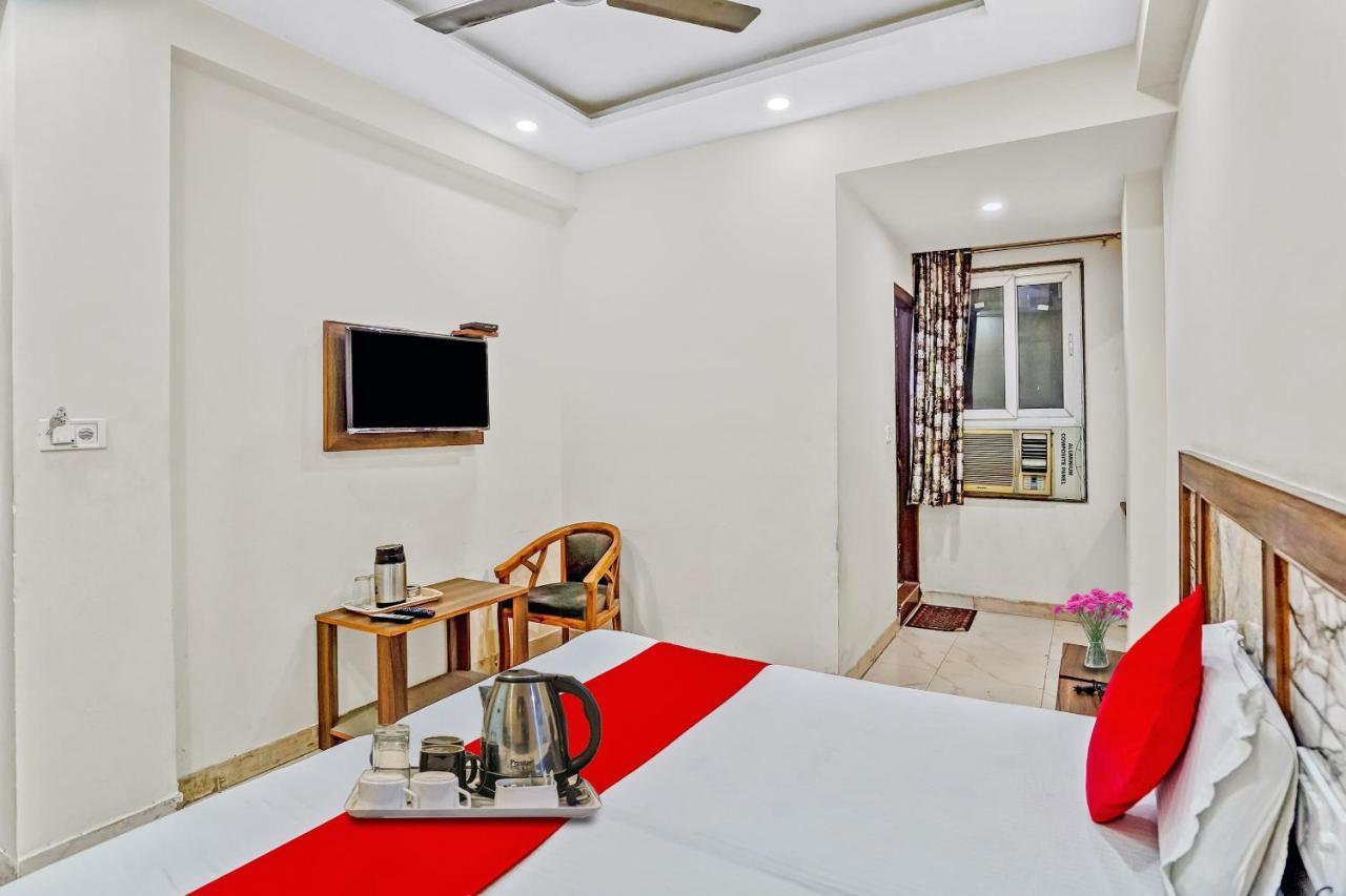 Oyo 88326 Hotel Cloud 9 Нью-Дели Экстерьер фото