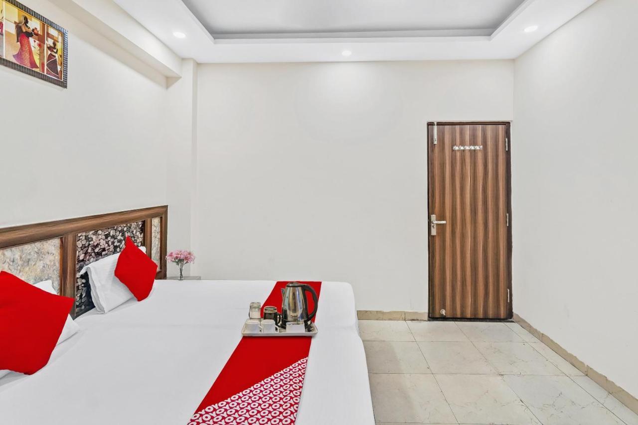 Oyo 88326 Hotel Cloud 9 Нью-Дели Экстерьер фото