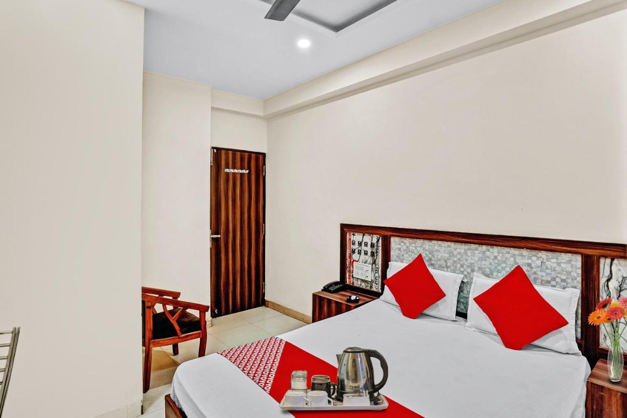 Oyo 88326 Hotel Cloud 9 Нью-Дели Экстерьер фото